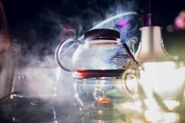 Cup of tea and mint on a wooden background smoke - Fotoğraf, Görsel