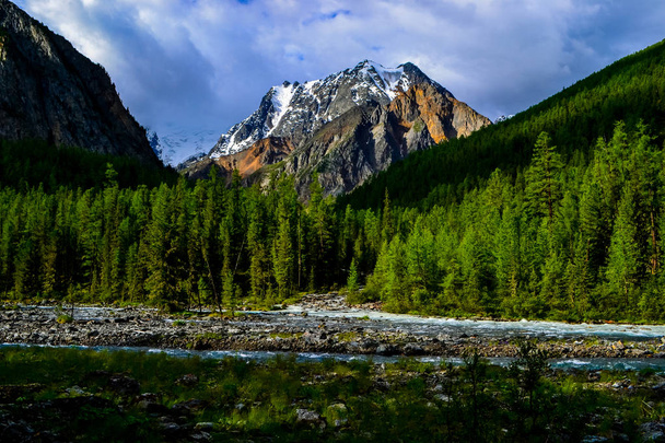 Mountain Altai is the most beautiful place in the world - Foto, Bild