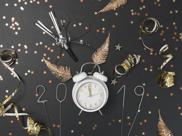 new year background with white alarm clock and Christmas decoration on chalkboard - Foto, Bild
