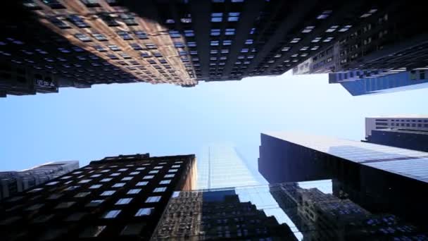 Magas emelés nézet város épületek - Felvétel, videó