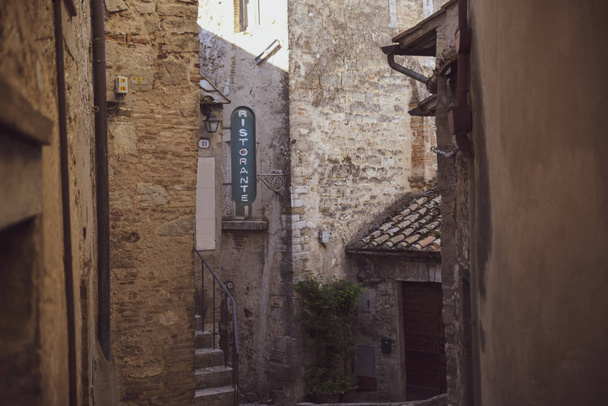characteristic alley of Italian medieval village. Amelia, Umbria, Italy - Fotoğraf, Görsel