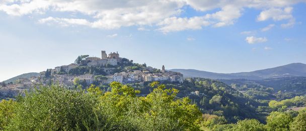 Amelia, Umbria, Włochy. Średniowieczna wioska na wzgórzu - Zdjęcie, obraz