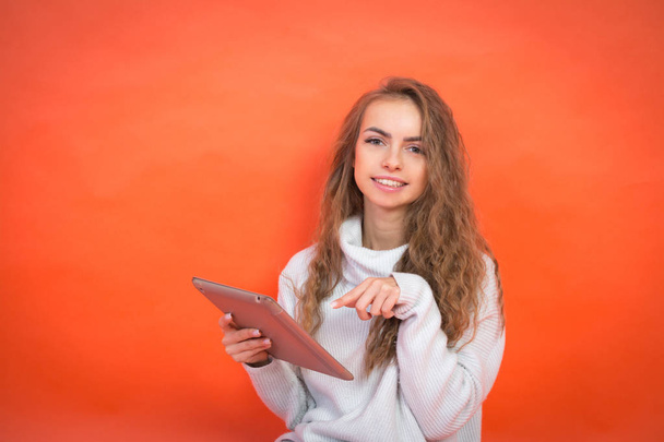 Fashion business young woman with a white sweater holding a tablet in his hands - Foto, afbeelding