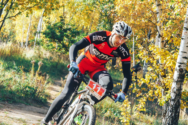 October 14, 2018, Minsk, Belarus: 2018 Olympic Cross Country Cup XCO in Medvezhino, man riding bicycle in park - Photo, image
