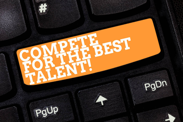 Schreibutensilien, die den Wettbewerb um die besten Talente zeigen. Business-Foto präsentiert Wettbewerb zu bestimmen, wer mehr talentierte Tastatur Schlüssel Absicht, Computer-Nachricht Drücken der Tastatur Idee erstellen. - Foto, Bild