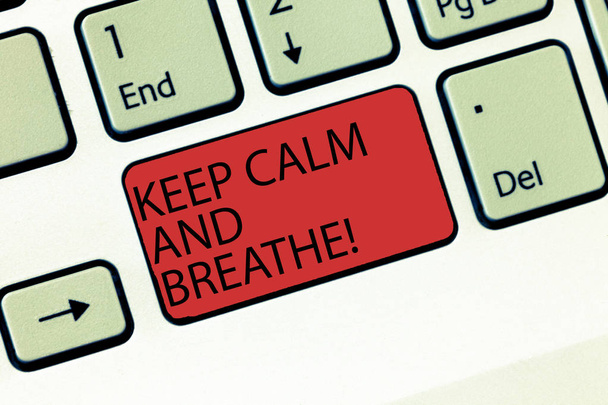 Scrivere una nota che mostri "Keep Calm And Breathe". Business photo showcase Prenditi una pausa per superare le difficoltà quotidiane Tastiera Intenzione di creare l'idea della tastiera del messaggio del computer
. - Foto, immagini
