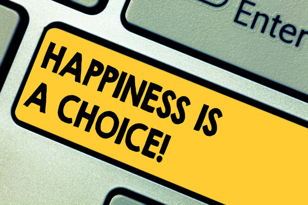 Текст написання слів Щастя це вибір. Бізнес-концепція для Залишайтеся щасливими весь час весела натхненна клавіатура Намір створити комп'ютерне повідомлення натиснувши ідею клавіатури
. - Фото, зображення
