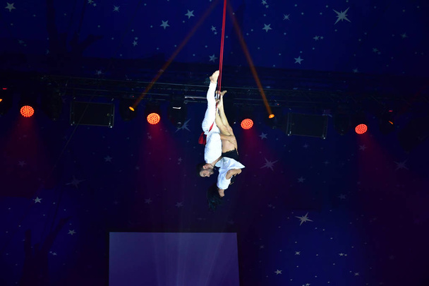Les Mureaux; Francie - 14 říjen 2018: acrobat na festivalu cirkus - Fotografie, Obrázek