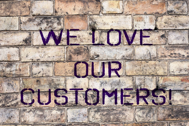 Texte manuscrit We Love Our Customers. Sens du concept Appréciation pour les clients bon service à la clientèle
. - Photo, image