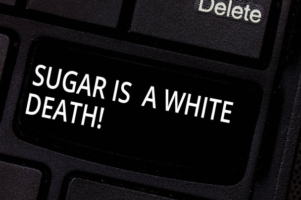 手書きテキスト砂糖白死であります。お菓子は危険な糖尿病アラートの不健康な食品キーボードのキーのキーパッドのアイデアを押すとコンピューターのメッセージを作成する意図を意味概念. - 写真・画像