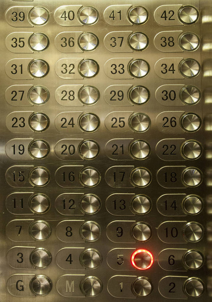 many elevator floor buttons in a building - Zdjęcie, obraz