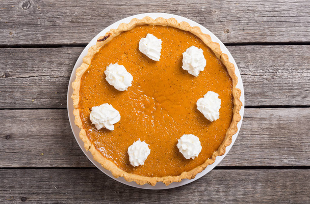 Homemade american traditional pumpkin pie . Autumn food background - Foto, Imagen