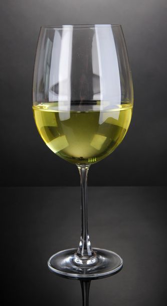 White wine glass on grey background - Fotoğraf, Görsel