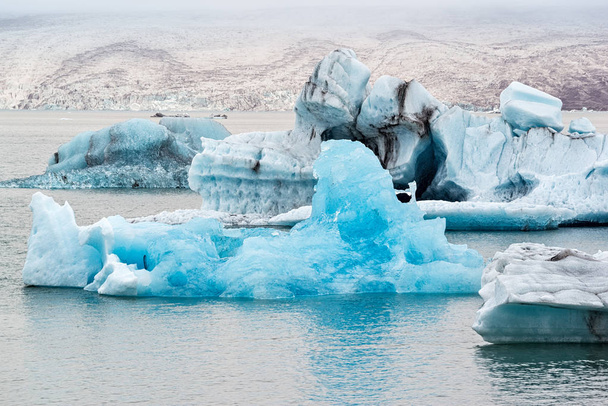 Icebergs in the Jokulsarlon's lake near Vatnajokull glacier, Iceland - Foto, Imagen