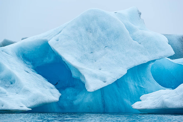 Jäävuoret Jokulsarlonin järvellä lähellä Vatnajokullin jäätikköä, Islanti - Valokuva, kuva
