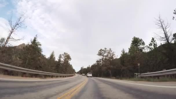 ロッキー山国立公園内の舗装道路で運転. - 映像、動画