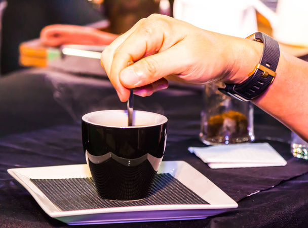 Visku kávy nebo kávy vakuum je plné ponoření vkusné, obrázek Ukázat sifonové kávy připraven k pití. - Fotografie, Obrázek