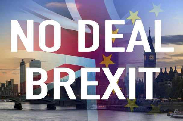 No Deal BREXIT imagem conceitual do texto sobre a imagem de Londres e bandeiras do Reino Unido e da UE simbolizando a destruição do acordo
 - Foto, Imagem