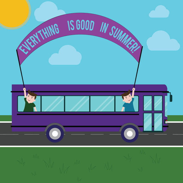 Tekst znak pokazuje wszystko jest dobre w lecie. Koncepcyjne zdjęcie szczęście dobre wibracje w sezon słoneczny dwa dzieci wewnątrz autobusu szkolnego trzymając się transparent z kijem na wycieczkę. - Zdjęcie, obraz