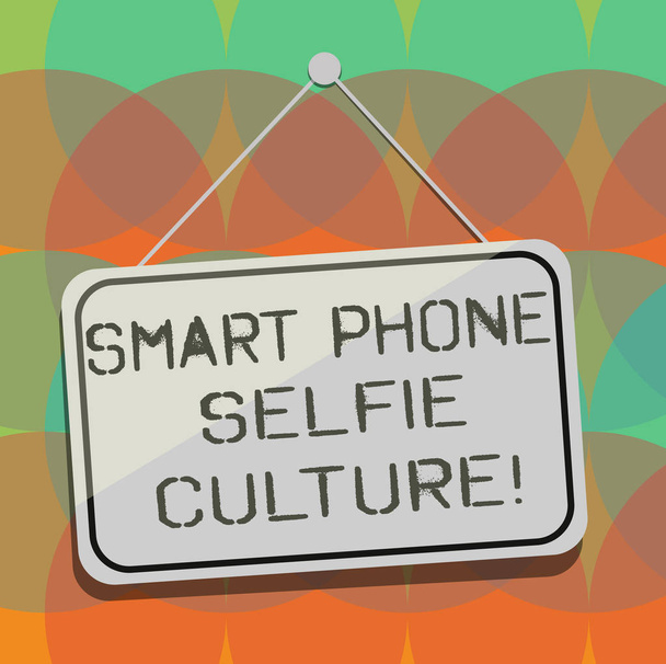 Slovo psaní textu chytrý telefon Selfie kultury. Obchodní koncept pro Self portrét sociální sítě fotografie prázdné visí barevné dveře okna značení s odraz řetězec a směr. - Fotografie, Obrázek