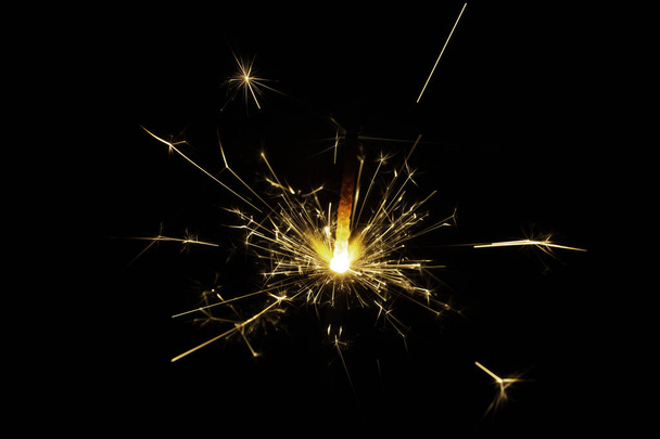 Блискучечеревий спалювання sparkler на Різдво і на новий рік. - Фото, зображення