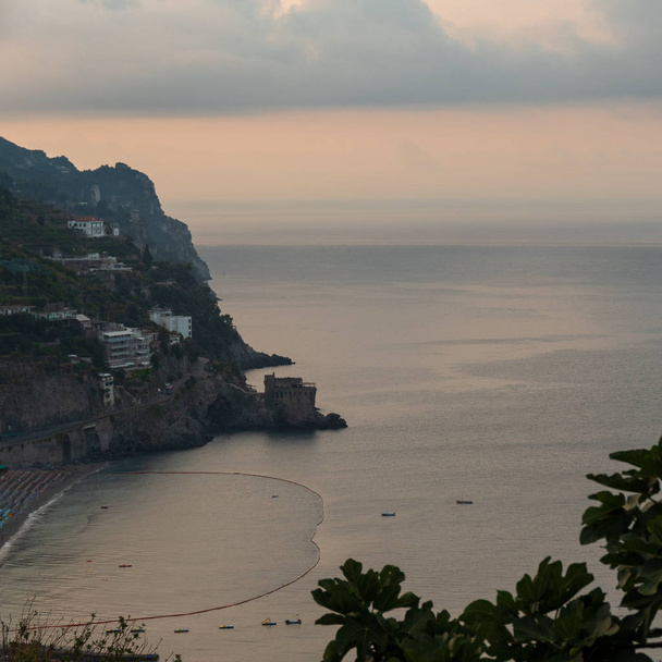 felülnézet Maiori falujában, az Amalfi-parton - Fotó, kép