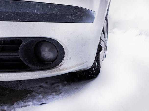 Dirty car covered with snow  in winter - Foto, Bild