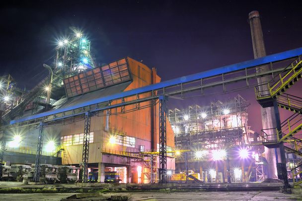 Сталеплавильный завод ночью
 - Фото, изображение