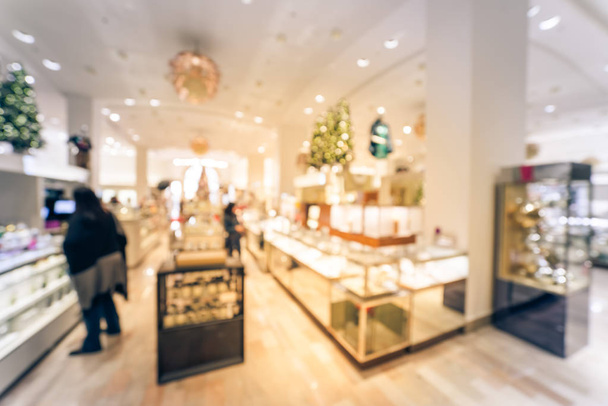 verschwommene Bewegung Kunden einkaufen in gehobenen Bekleidungsgeschäft in der Innenstadt von Dallas, Texas, USA während der Weihnachtszeit. Defokussierte teure Schuhe, Handtaschen, Schmuck, Accessoires, Schönheitsprodukte - Foto, Bild