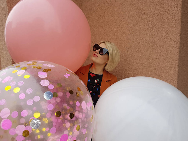 Young fashion happy blonde woman with baloons ,fashion photo, instagram filter - Zdjęcie, obraz