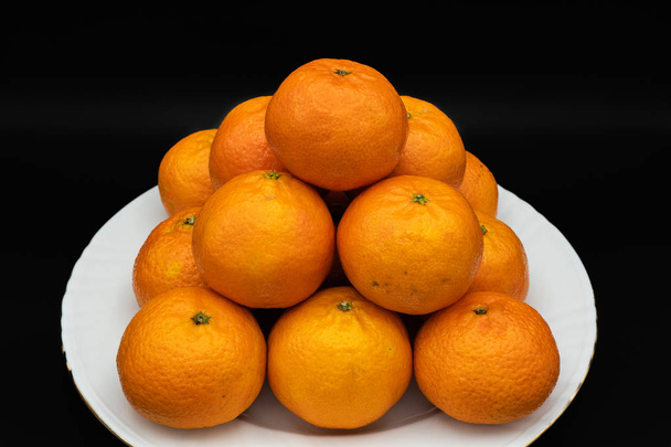 Мандаринська мова є фрукти цитрусові різних видів зазвичай називають мандарини, серед них цитрусові reticulata, цитрусові unshiu, цитрусові reshni, а також їх гібриди, у тому числі цитрусові tangerina, чиї таксономії обговорюється. Він належить до grou - Фото, зображення