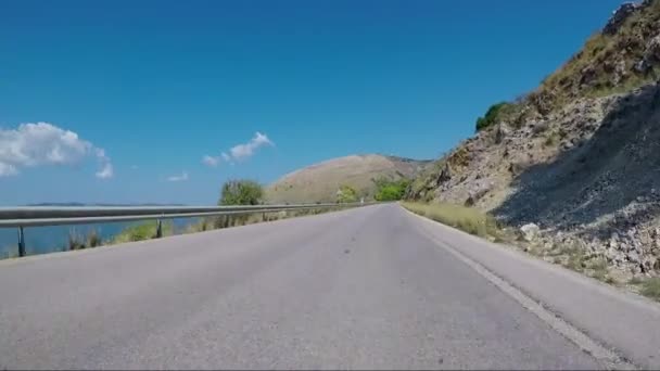 Straße fährt Insel am Meer Auto fahren Tag - Filmmaterial, Video