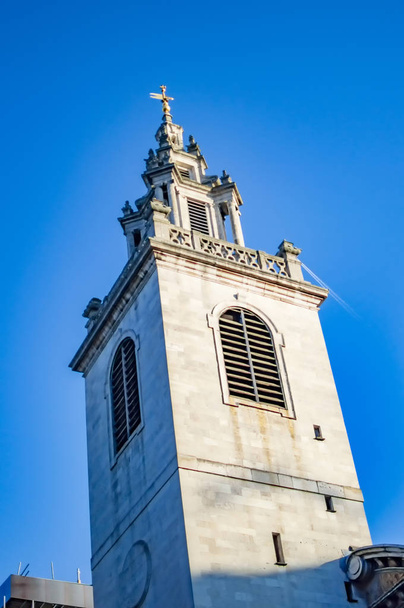 Chapel tower in london, only top view of the majestic building - Foto, imagen