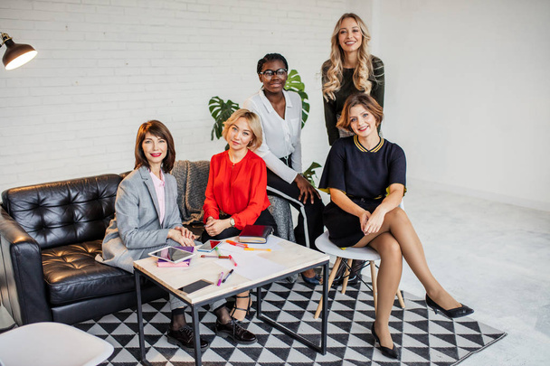 young business ladies of different races posing together on white background - Φωτογραφία, εικόνα