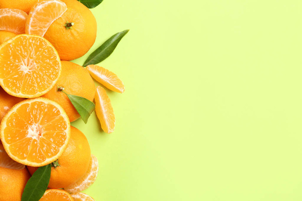Composition with tangerines and leaves on color background, flat lay. Space for text - Photo, image