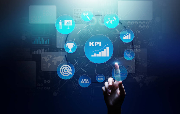 KPI -主なパフォーマンス指標。ビジネス分析と産業分析。仮想画面上のインターネットと技術の概念. - 写真・画像