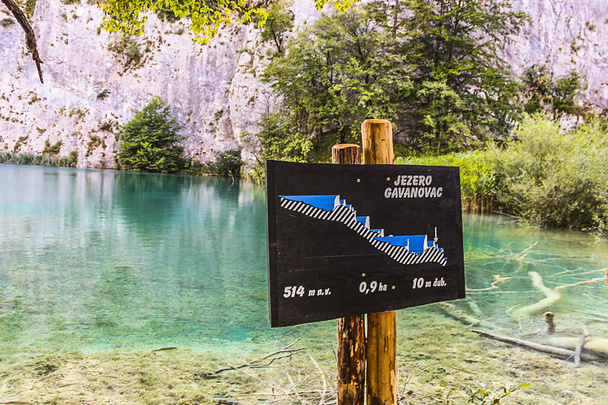 Cartello di Gavanovac al Parco Nazionale dei Laghi di Plitvice
 - Foto, immagini