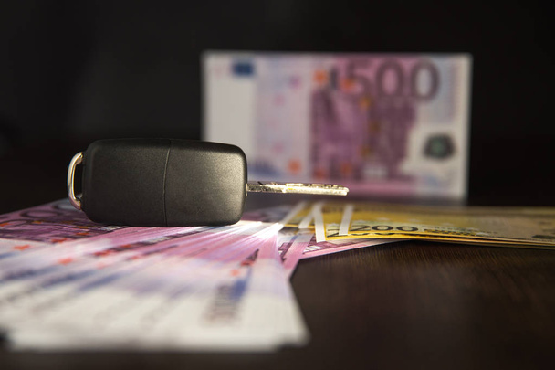 Szimulációs hitel autó - autó kulcs Euro notes alapon car purchase.cash. Az autós kulcsok - Fotó, kép