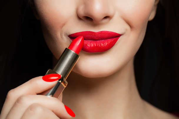 赤い唇マクロ、化粧の概念 - 写真・画像