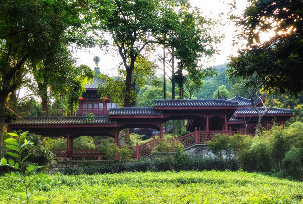 Lingyin Ναός (Ναός της υποχώρησης της ψυχής) συγκρότημα. Ένας από τους μεγαλύτερους βουδιστικούς ναούς στην Κίνα - Φωτογραφία, εικόνα