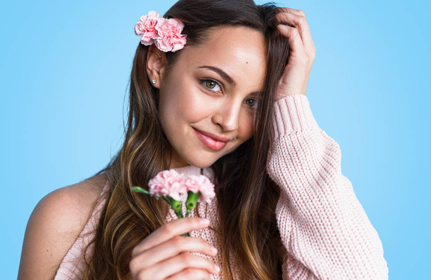 Beautiful romantic girl with flowers - Fotografie, Obrázek