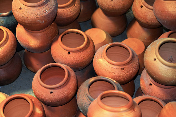 La poterie La poterie est l'art de l'artisanat en Thaïlande
. - Photo, image