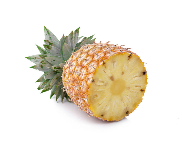 kypsät ananas eristetty valkoinen - Valokuva, kuva