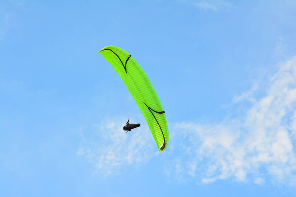 paragliding na obloze - Fotografie, Obrázek