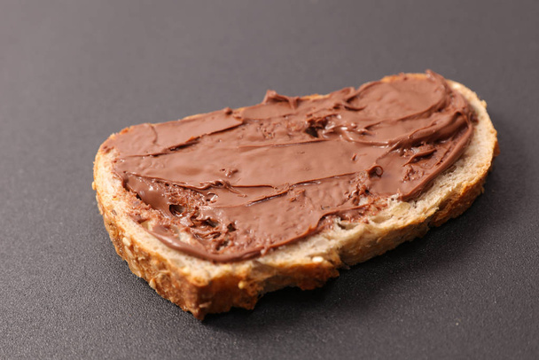 bread with chocolate spread - Foto, afbeelding
