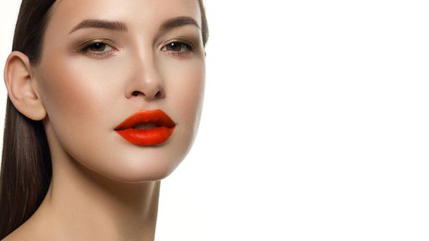 Sexual full lips. Natural gloss of lips and woman's skin. The mouth is closed. Increase in lips, cosmetology. Orange lips and long neck. Great summer mood - Фото, изображение