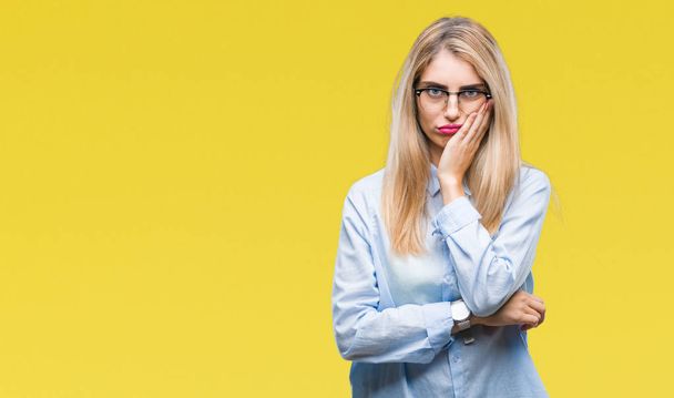 Young beautiful blonde business woman wearing glasses over isolated background thinking looking tired and bored with depression problems with crossed arms. - Fotoğraf, Görsel