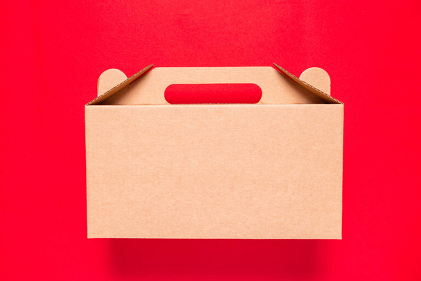 Empty new brown cardboard box - Foto, imagen