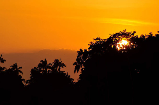 Incredibile vista tramonto dorato - Foto, immagini