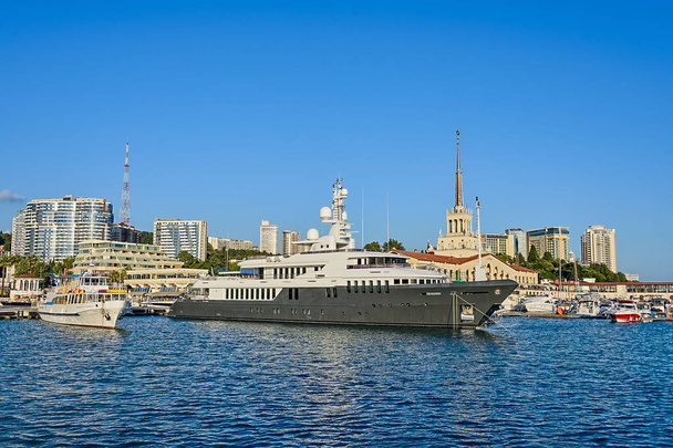 Widok na port morza Soczi - Zdjęcie, obraz
